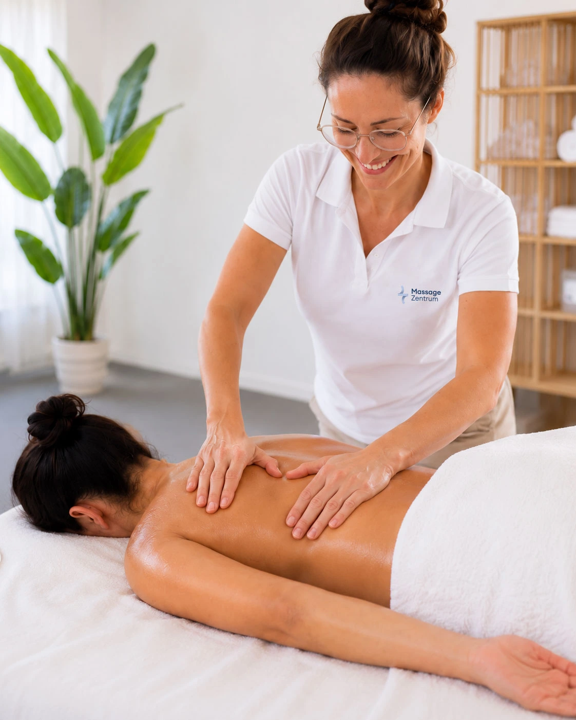 Therapeutische Massage in der Praxis an der Bahnhofstrasse 49